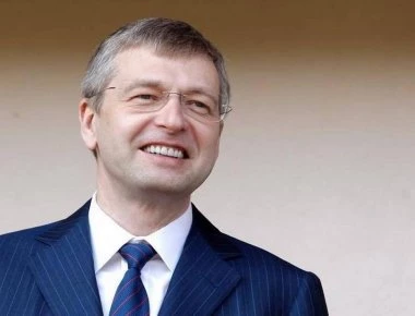 Σκορπιός: Πως ο Ντ. Ριμπολόβλεφ κέρδισε το νησί στο νήμα από τον εμίρη Αλ Θάνι